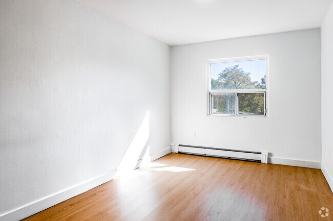 1BR, 1BA - 690SF - Chambre - 530 PROUDFOOT LANE