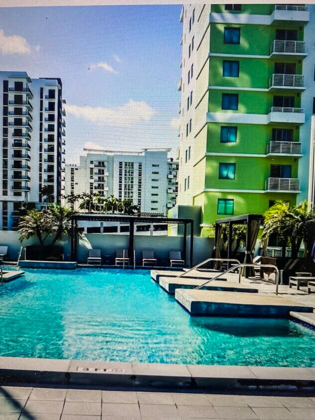 Foto principal - 1010 SW 2nd Ave