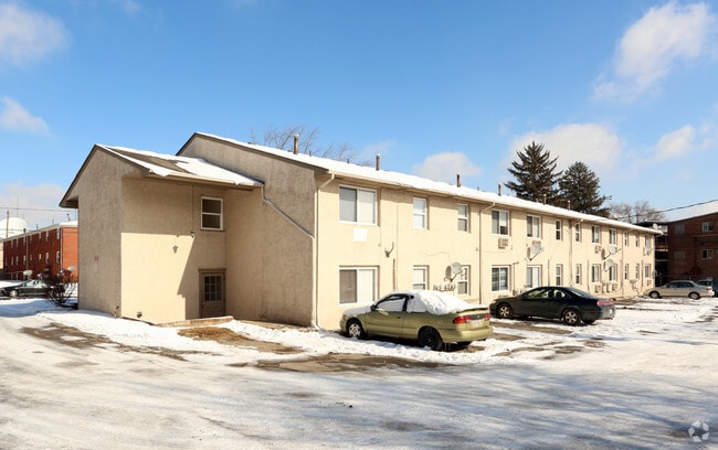 Building Photo - 547 Riverview Dr