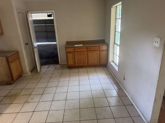 Building Photo - 5739 Gatewood St