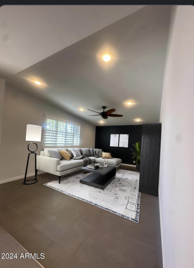 Foto del edificio - 3708 E Laurel Ln