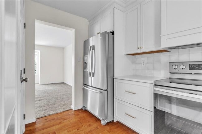 Building Photo - 305 Broadstone Dr