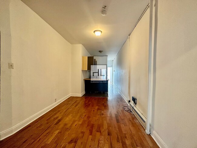 Building Photo - Spacious Bushwick 2-Bed 1-Bath / Great Loc...