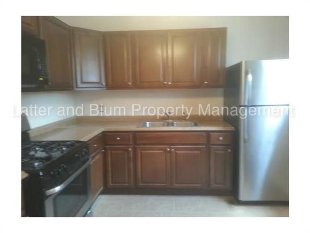 Building Photo - 2812 Chippewa St.