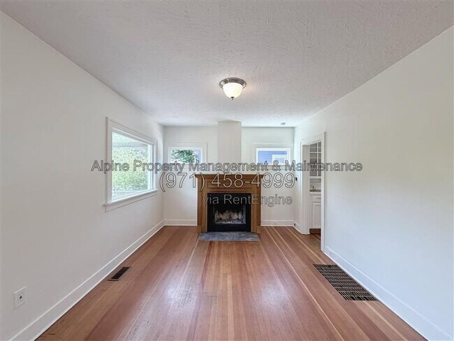 Foto del edificio - 6425 N Curtis Ave