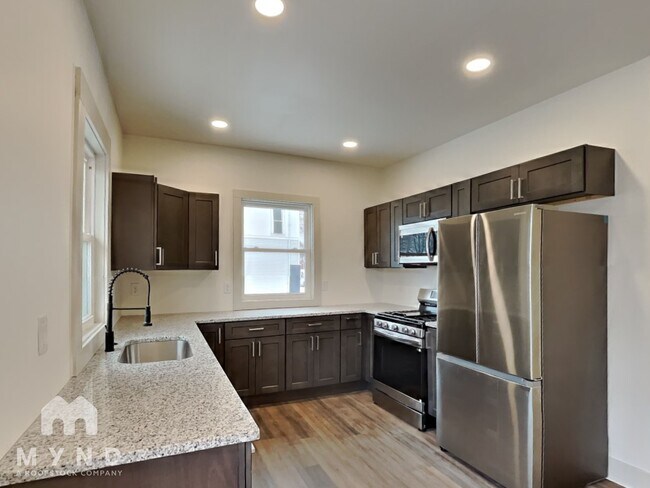 Foto del edificio - 1724 Woodlawn Ave