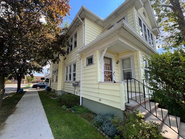 Building Photo - 110 Helen Street