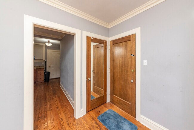 Foto del edificio - 6049 N Talman Ave