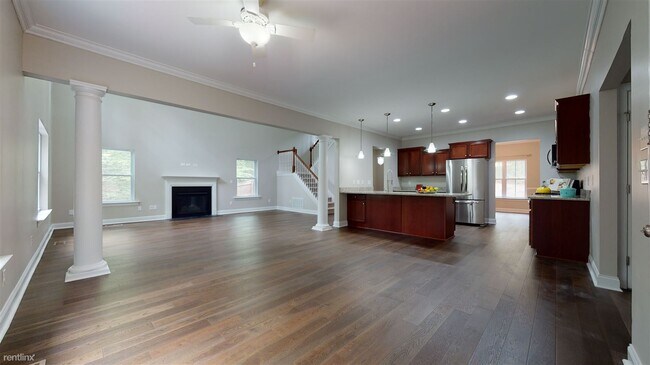 Foto del edificio - 3 br, 4.5 bath House - 4329 Farrington Rd