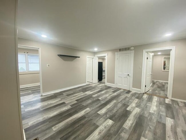 Building Photo - 2905 Charleston Ave
