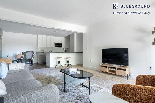 Building Photo - 350 Sharon Park Dr