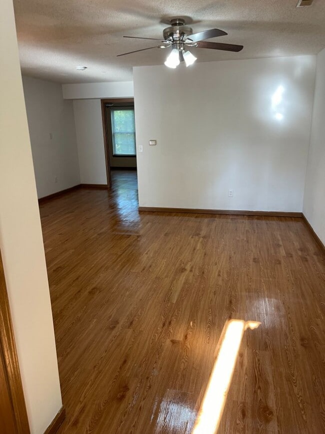 Foto del edificio - 2BR/2BA with W/D Included! AVAIL. 5/1/26