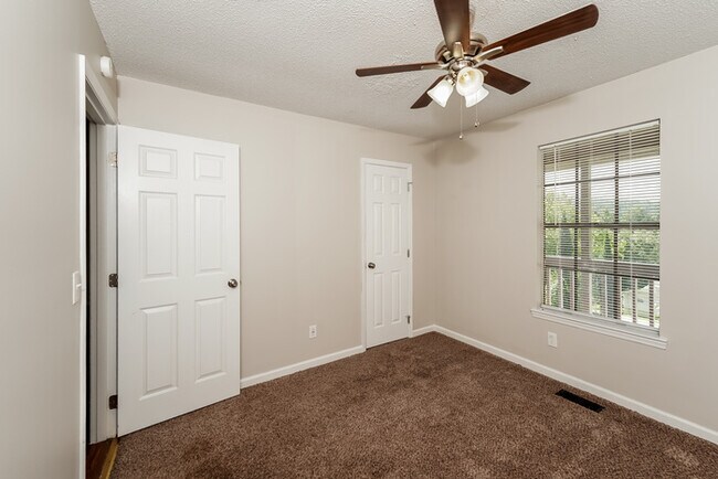 Building Photo - 6536 Chrissy Dr