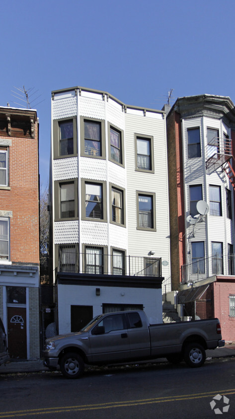 Building Photo - Elm Street Apartments