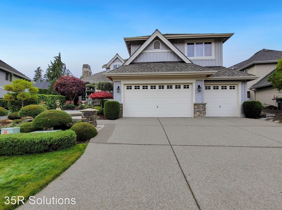 4 br, 2.5 bath House 4229 194th Place NE House Rental in Sammamish