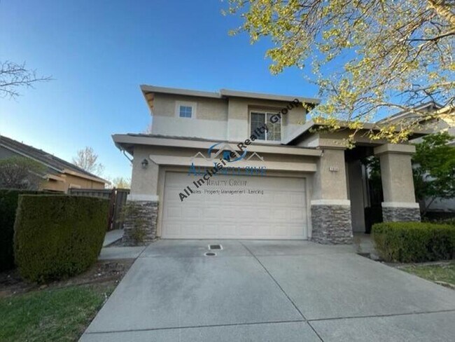 Foto del edificio - Charming 3-Bedroom Home in Desirable Folso...