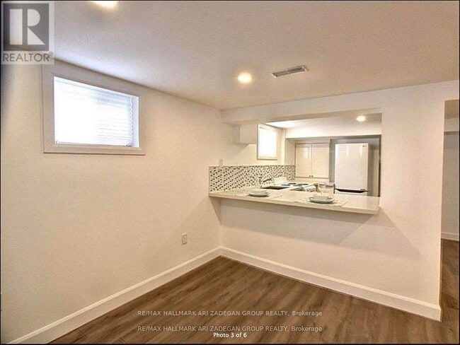 Photo du bâtiment - 47 Newbury Dr