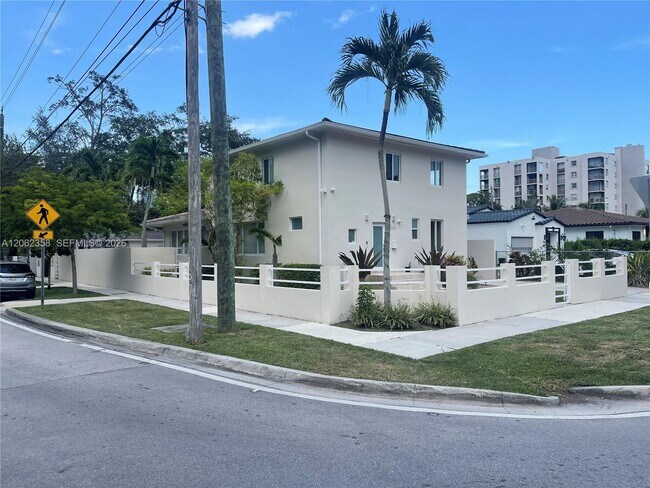 Foto del edificio - 383 SW 25th Rd