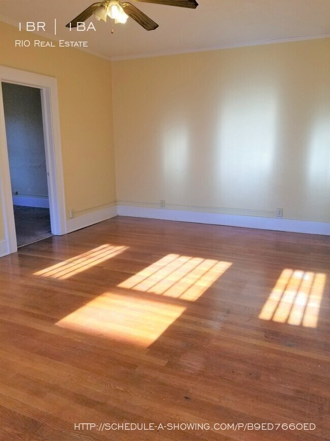 Building Photo - 975 N Washington St