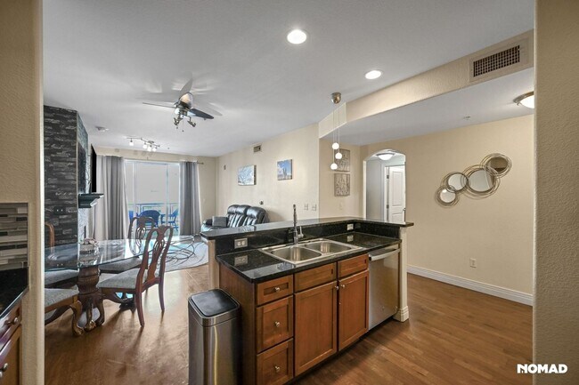 Foto del edificio - Charming 1.5BR Condo in Englewood