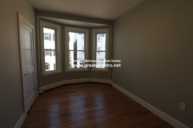 Building Photo - 535 E 8th St