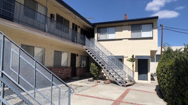 Courtyard - Parkside La Mirada