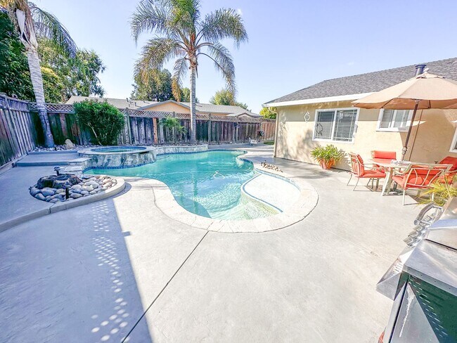 Building Photo - Livermore House Available June 1st!