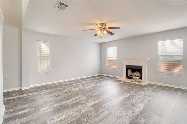Foto del edificio - 5237 Krueger Ln