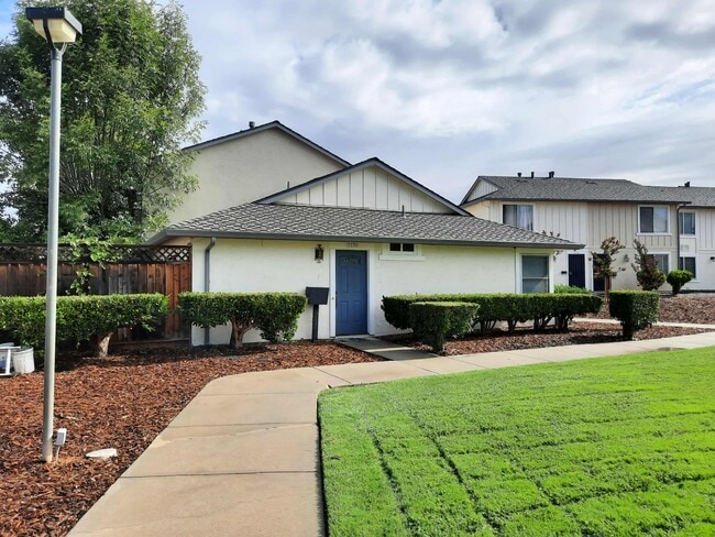 Welcome home! - 2176 Spanishgate Ct