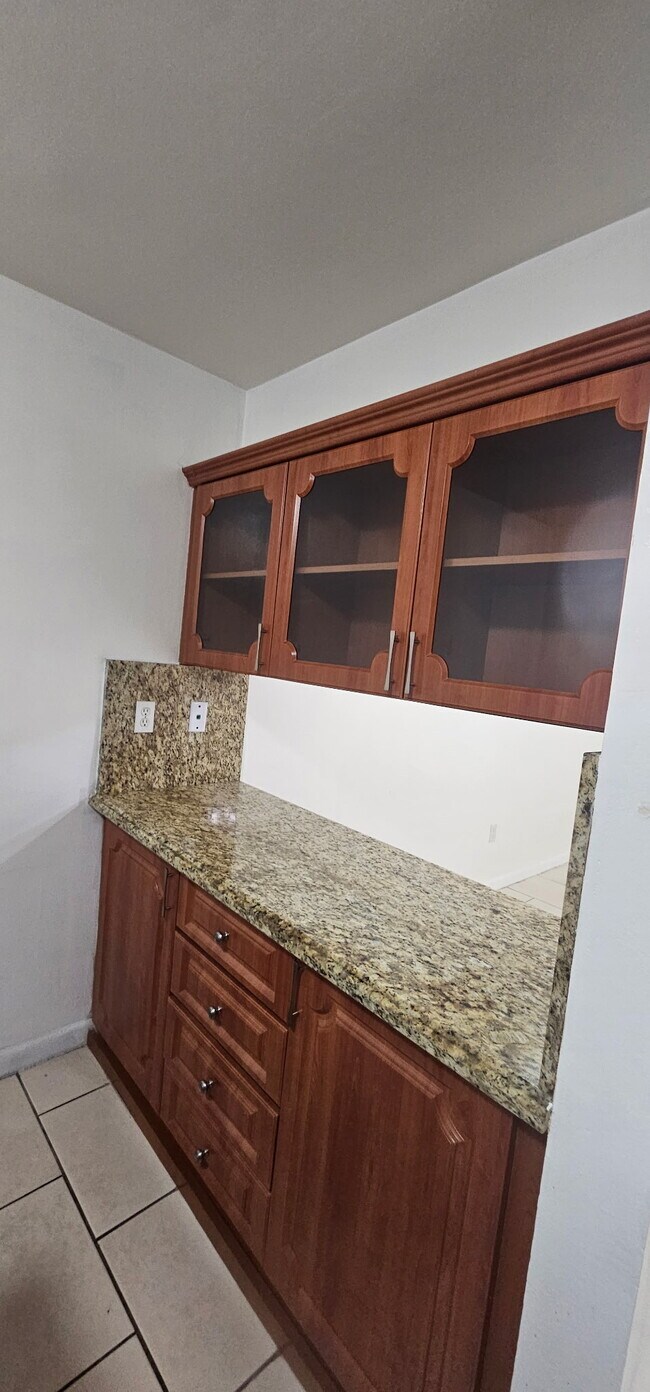 Kitchen counter - 1900 W 54th St