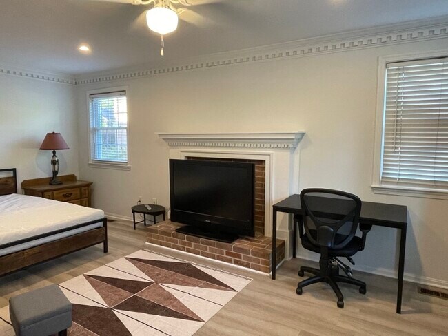 Photo - 4199 University Dr (Fairfax, VA) Townhome