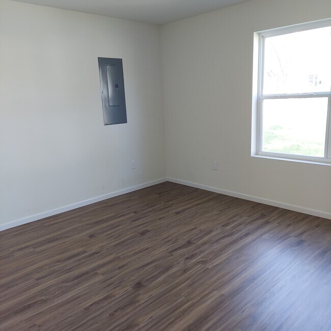 Building Photo - 522 W Breckenridge St