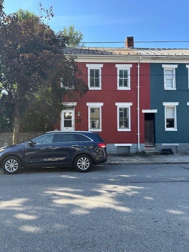 Building Photo - 162 E Louther St