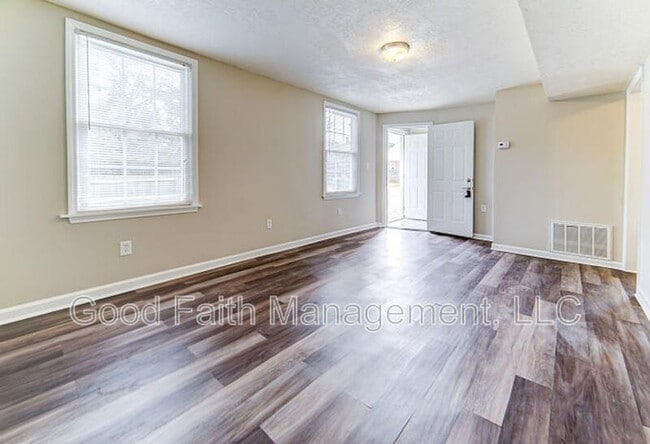 Building Photo - 1007 Hogan St