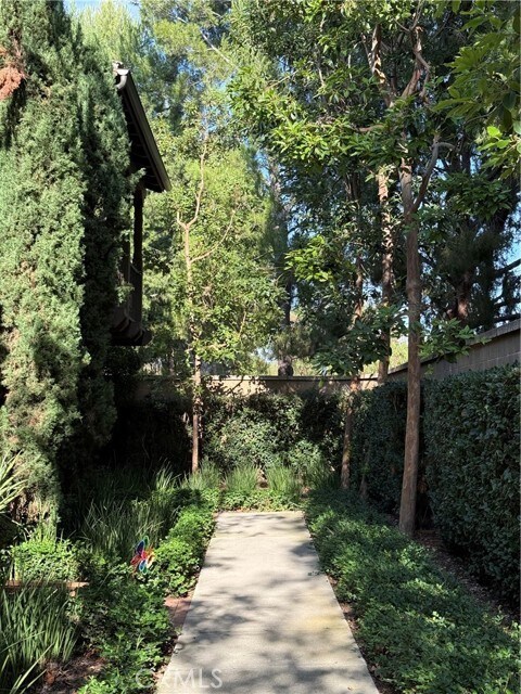 Building Photo - 254 Kempton