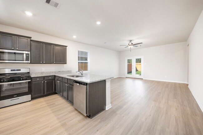 Foto del edificio - 15462 Maple Ter Dr