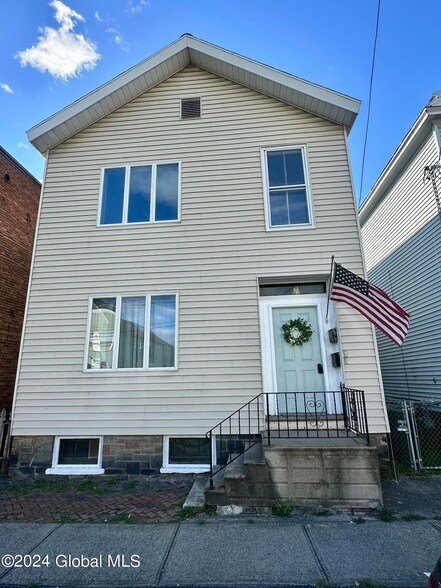Primary Photo - 104 Hudson Ave