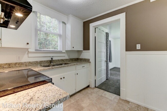 Building Photo - 3 br, 1.5 bath House - 523 S. 4th Street
