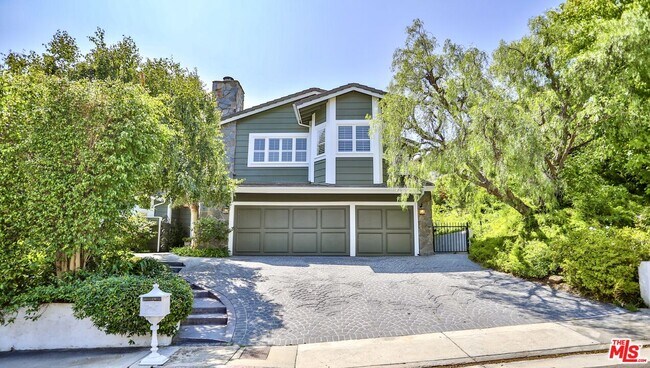 Building Photo - 1405 Floresta Pl