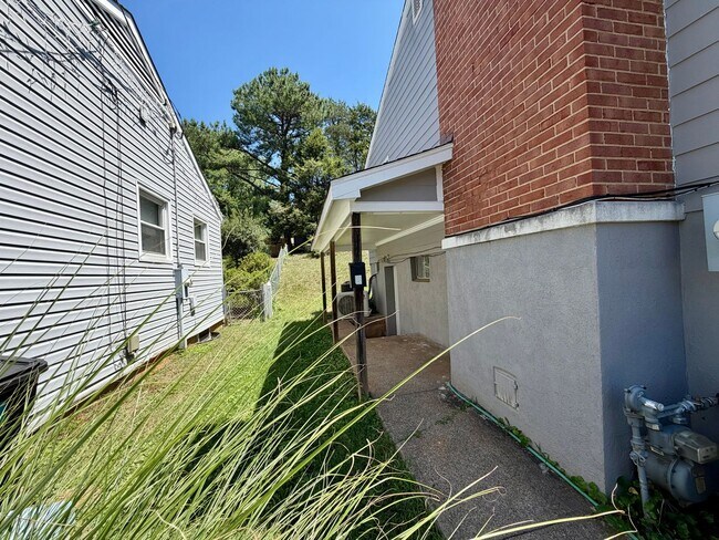 Foto del edificio - 1212 Agnes Street, Unit B - Cozy Studio Apartment in Charlottesville!