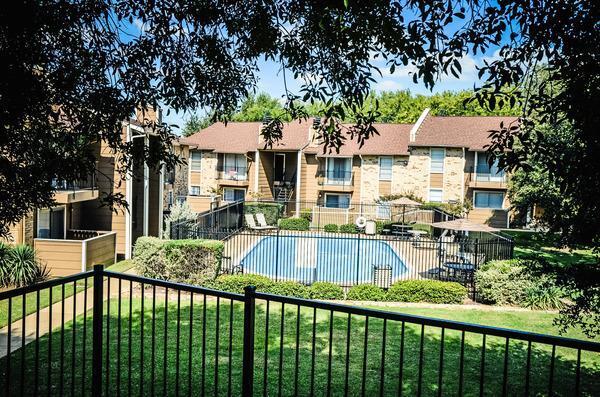 Foto del edificio - 3200 Country Club Dr W