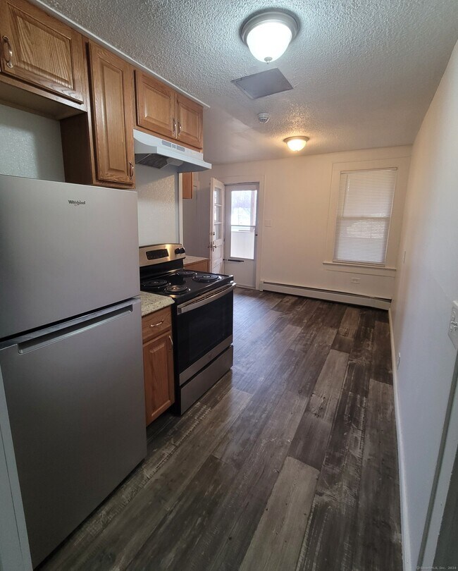 Foto del edificio - 785 Terryville Ave
