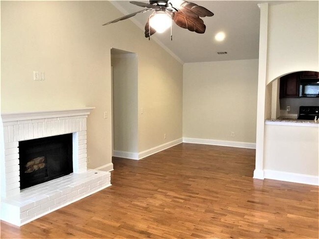 Building Photo - 411 Warm Springs Cir