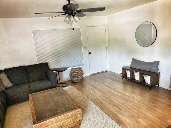 Building Photo - 901 Black Oak Dr