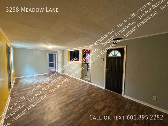 Foto del edificio - 3258 Meadow Ln