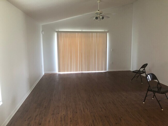 Foto del edificio - 4-Bedroom 2-Bathroom in Haines City