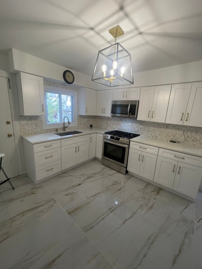 Photo - 737 Linden Ave House