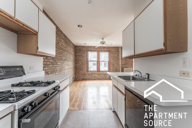 Building Photo - 1228 W Carmen Ave