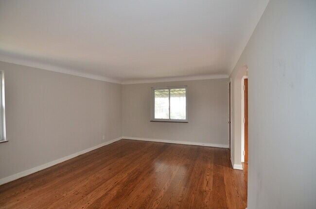 Foto del edificio - 7233 Brookcrest Dr