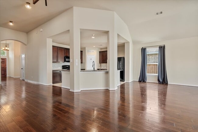 Building Photo - 31926 McKinley Run Dr